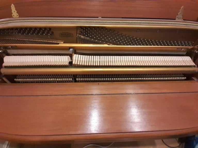 Knight K10 c1977 upright piano satin Oak wood *free 1st tuning* *top condition*