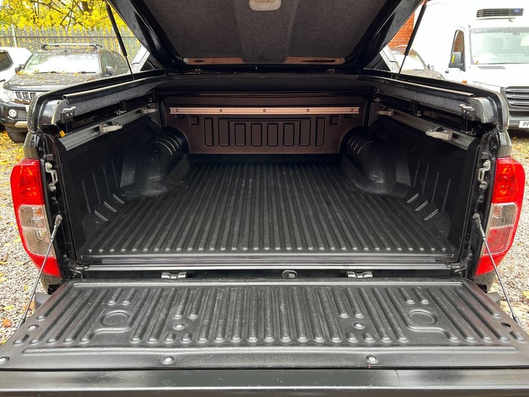 2017 Nissan Navara Double Cab Pick Up Tekna 2.3dCi 190 4WD PICK UP DIESEL Manual