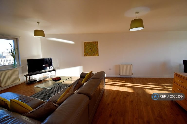 3 bedroom flat in Woolmonger Street, Northampton, NN1 (3 bed) (#2635259)