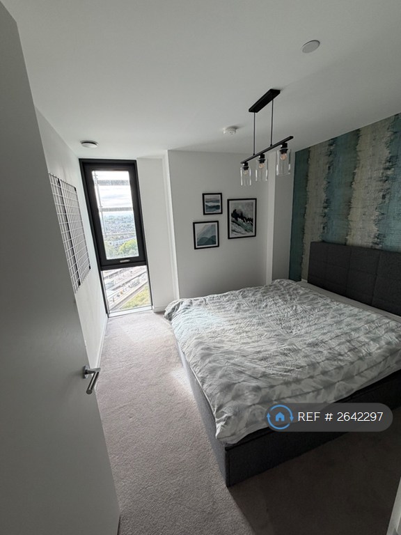 2 bedroom flat in City North East Tower, London, N4 (2 bed) (#2642297)