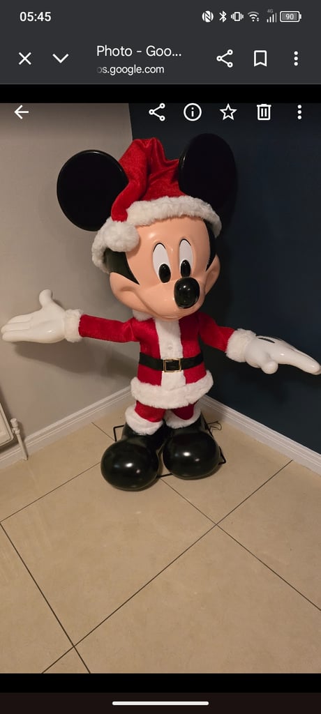 4ft Christmas Mickey mouse 