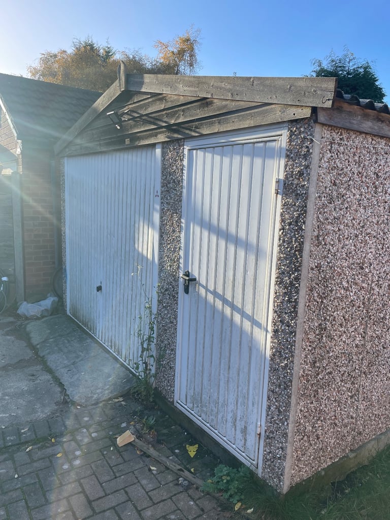 Concrete garage. 6m x 3.8m 