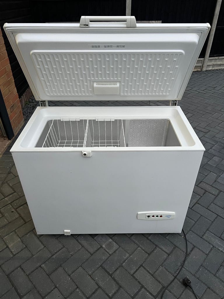 Large size chest freezer 