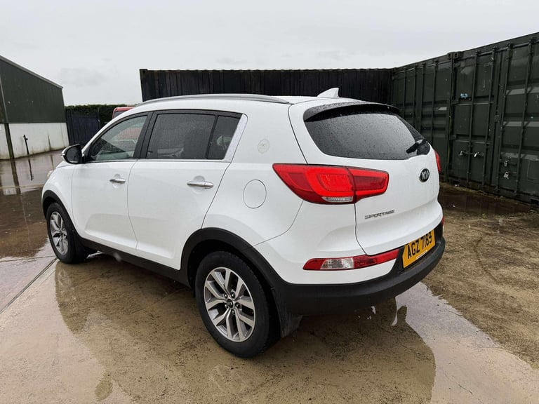 12016 kia sportage axis edition low mileage owners from new 