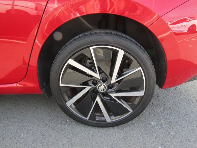 2021 Skoda Scala 1.6 TDI SE L 5dr - Glass Pan Roof / Sat Nav / 18'' Alloys and more! Hatchback Di...