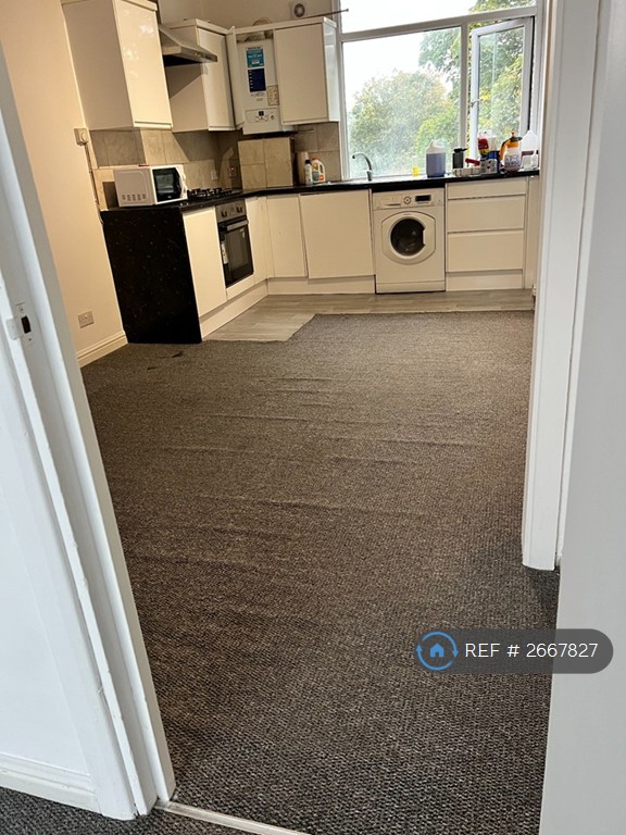 2 bedroom flat in London Road, Westcliff-On-Sea, SS0 (2 bed) (#2667827)
