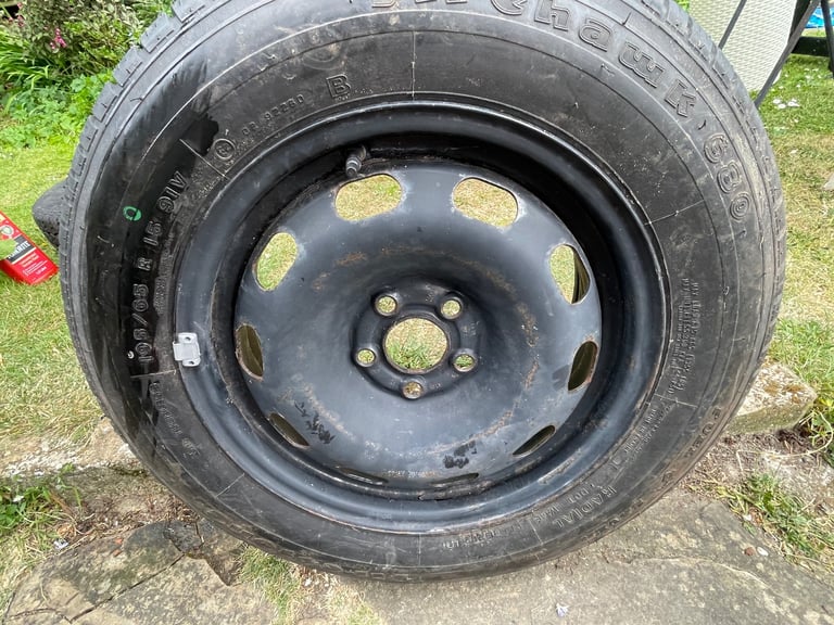 image for Car wheel and tubeless tyre 195/65 R 15 9W