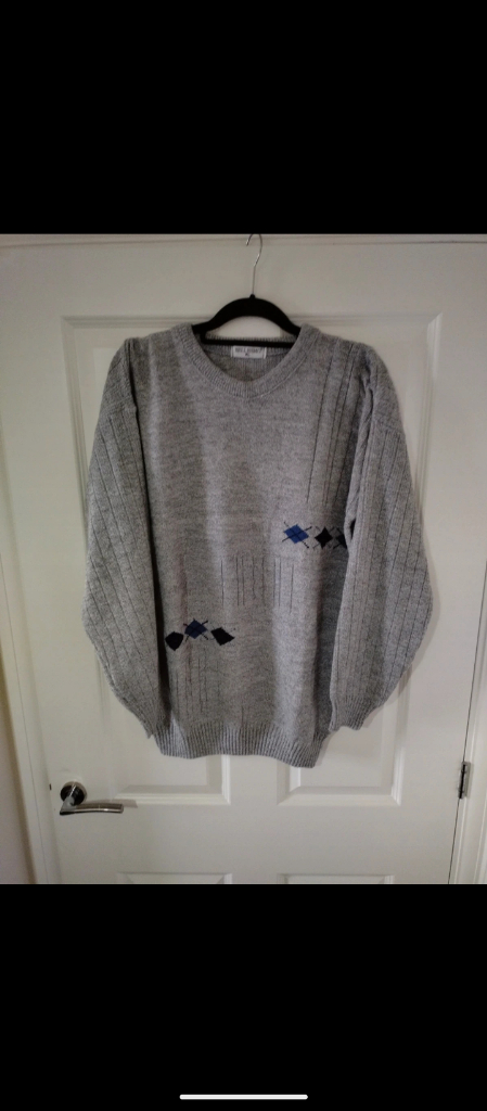 Men's Sweater New XL