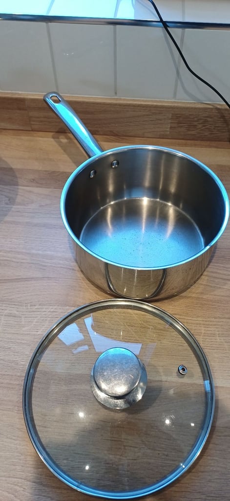3 Stainless steel saucepans