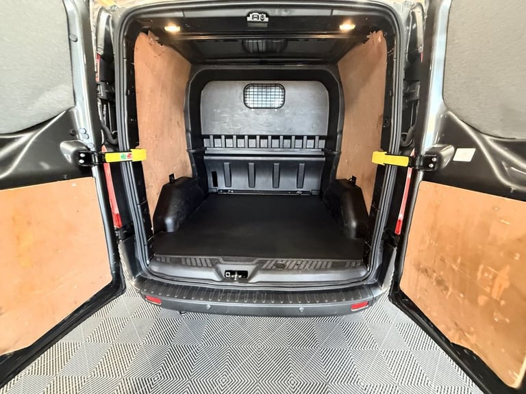 2017 Ford Transit Custom 2.0 TDCi 310 Limited Crew Cab Van 5dr Diesel Manual L1 H1 (163 g/km, 128...