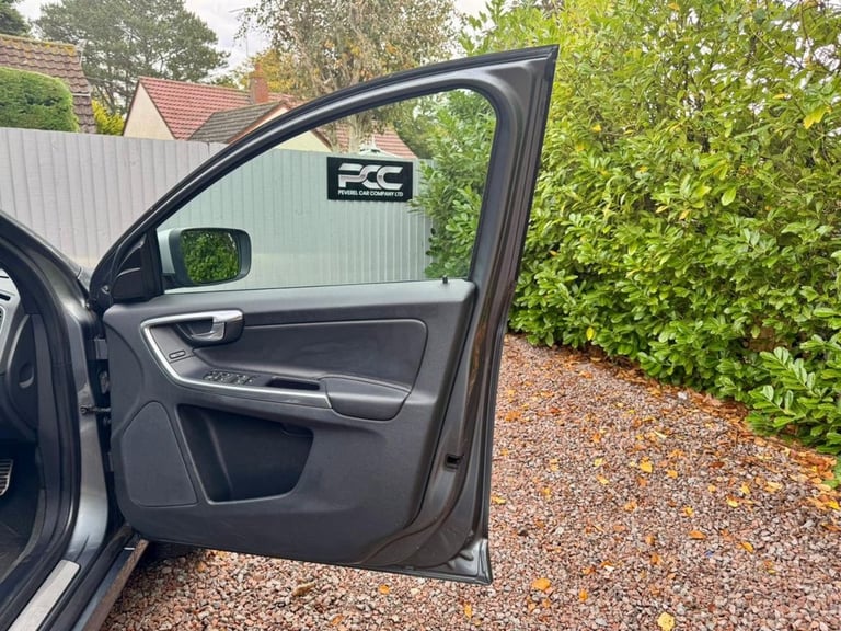 2016 65 VOLVO XC60 2.0 D4 R-DESIGN LUX NAV SUV 5DR DIESEL AUTO EURO 6 (S/S) (190