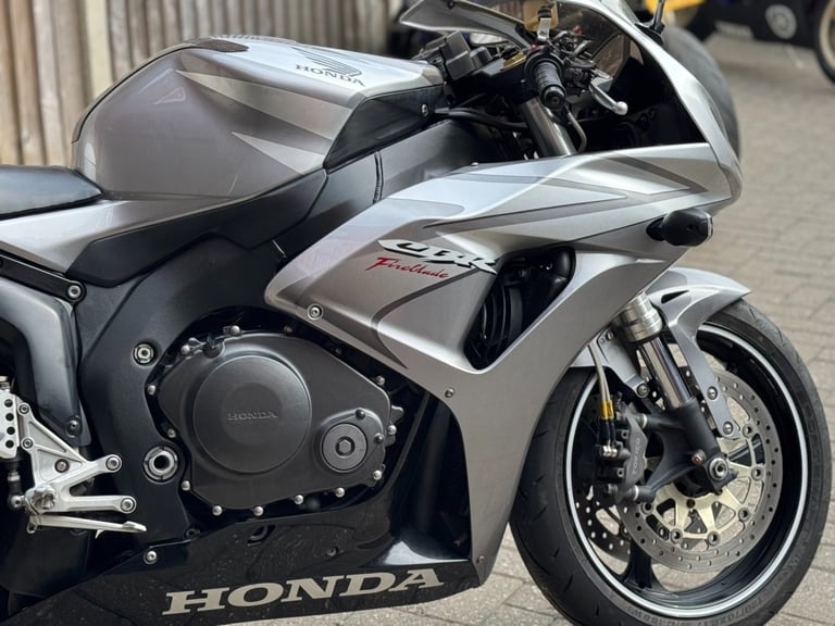 HONDA CBR 1000 RR FIREBLADE 2006 (56) SUPER SPORT + VERY CLEAN EXAMPLE 