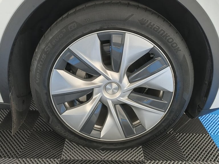 2022 Tesla Model Y Long Range AWD 5dr Auto MPV ELECTRIC Automatic