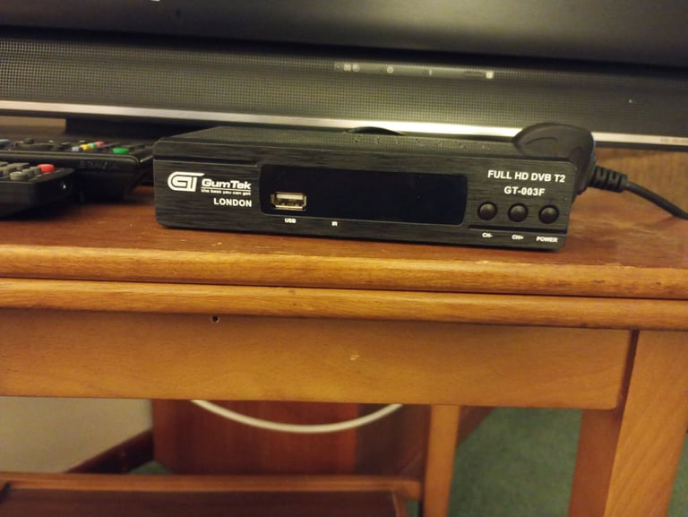 TV Sony 32" digi box plus
