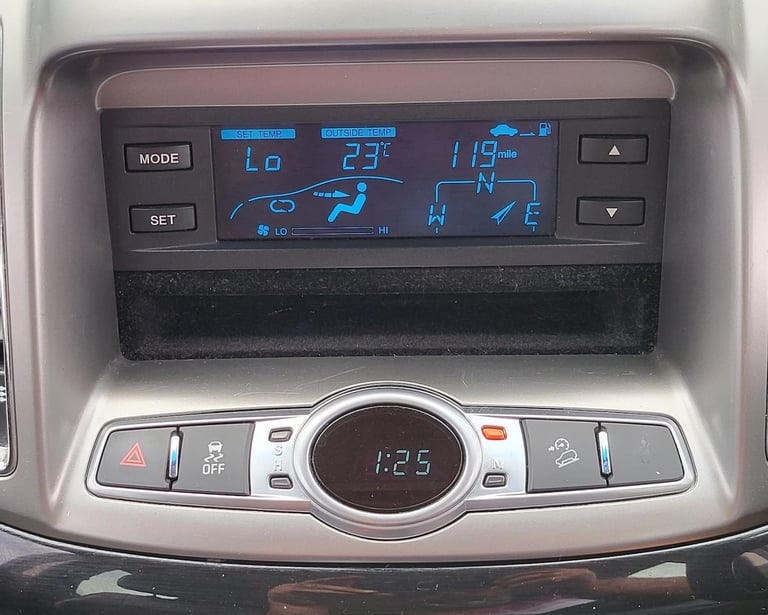 2012 FACELIFT CHEVROLET CAPTIVA 2.2 VCDi LT 5 DOOR 7 SEATER AUTOMATIC BLACK