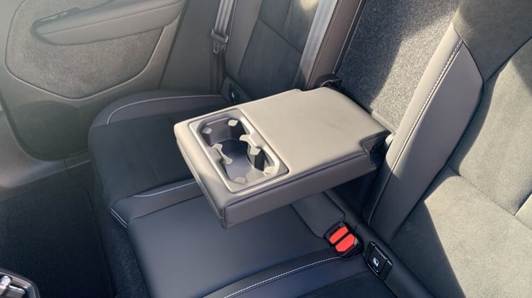 2023 Volvo XC40 Ultimate, B4 mild hybrid, Petrol, Dark ESTATE N/A Automatic