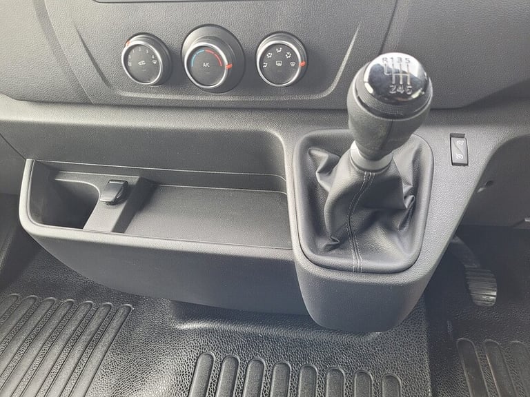 2023 Renault Master 145ps ENERGY 35 Business Luton Low Loader LWB 4.85m with Roller Shutter Doo L...