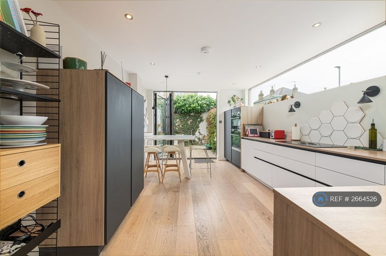 4 bedroom house in Bennerley Road, London, SW11 (4 bed) (#2664526)