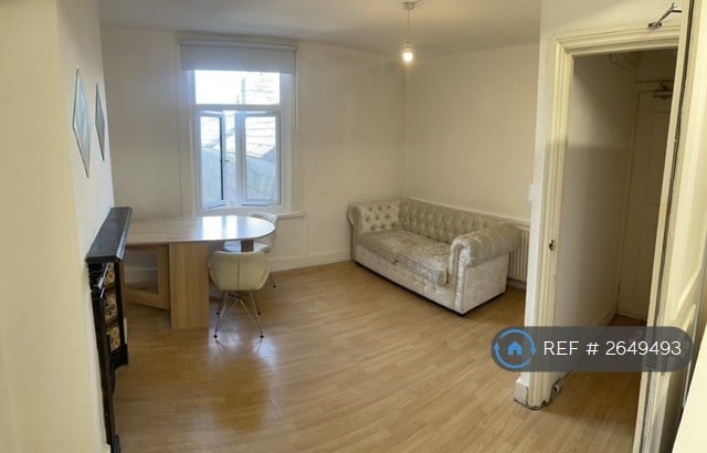 image for 2 bedroom flat in West Green Road, London, N15 (2 bed) (#2649493)
