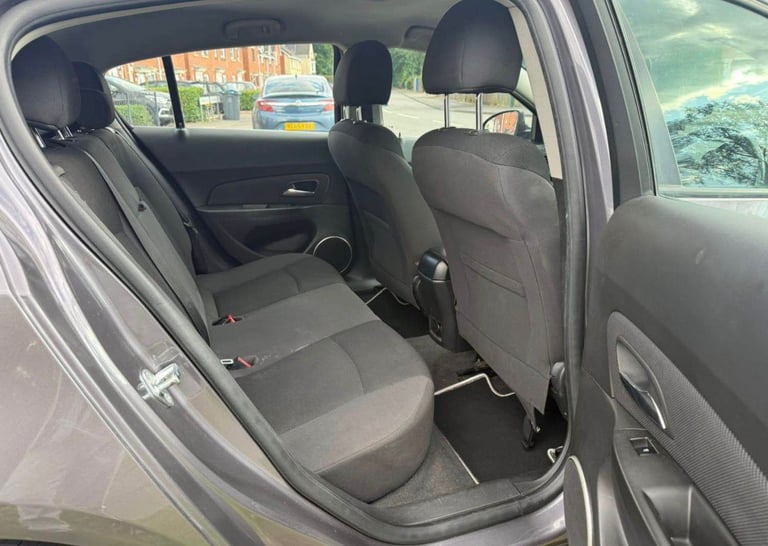 Chevrolet, CRUZE, Hatchback, 2011, Other, 1598 (cc), 5 doors