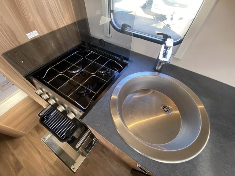 2022 SWIFT SPRITE SUPER QUATTRO FB TOURING CARAVAN