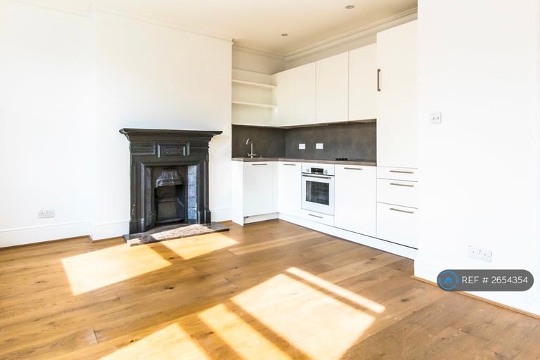 2 bedroom flat in West End Lane, London, NW6 (2 bed) (#2654354)