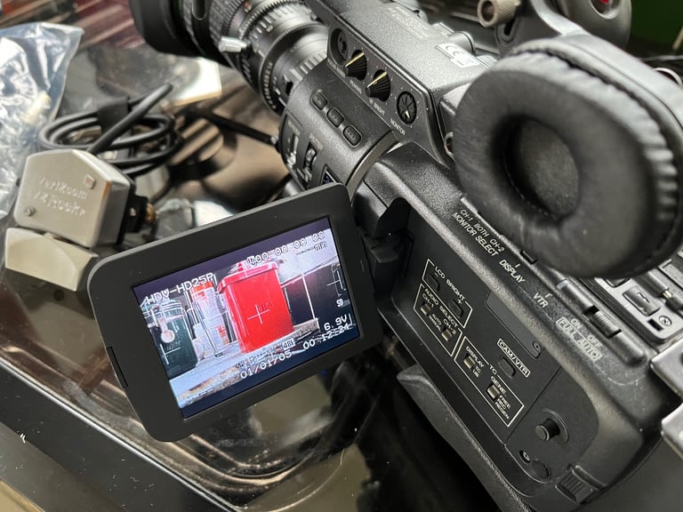 VIDEO CAMERA: JVC GY-HD101 WITH ACCESSORIES