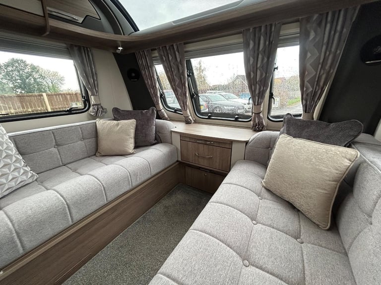 Coachman VIP 675 / 4 berth - TWIN AXLE 2023