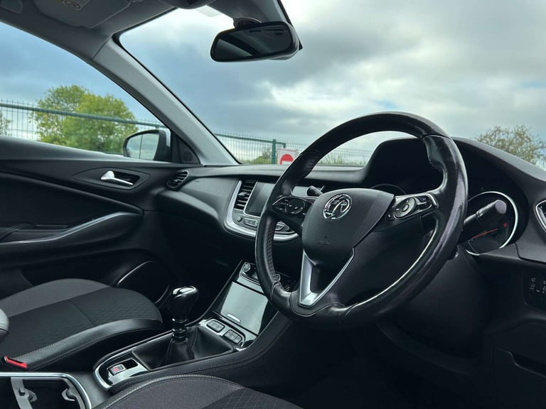 2018 Vauxhall Grandland X 1.2 Grandland X Sport Nav T S/S 5dr SUV Petrol Manual