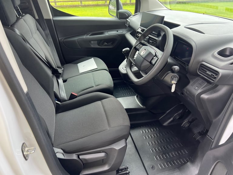 VAUXHALL COMBO CARGO 2300 1.5 TURBO D 130PS PRO L1 VAN 24 REG ONLY 2,300 MILES