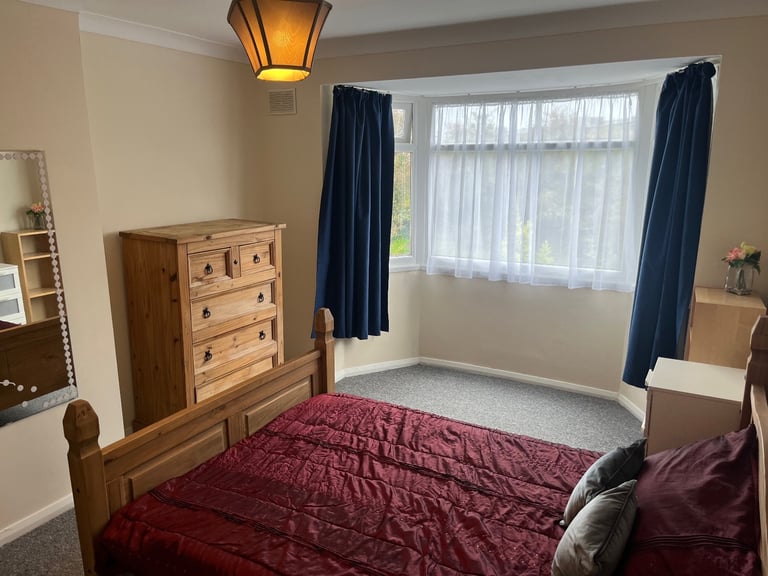 Lovely Double Room next to Freeman Hospital - No Deposit