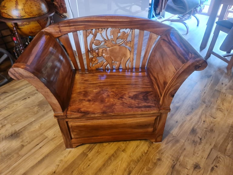 Wooden chair/throne 