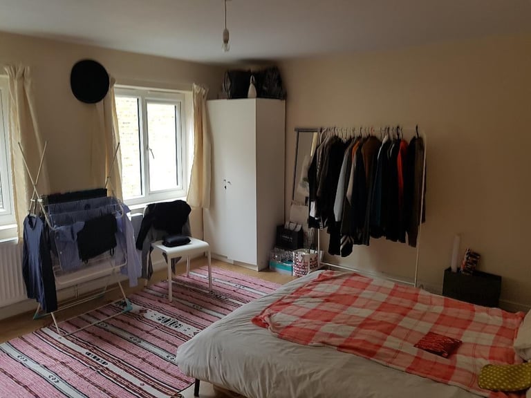 Self contained first floor one bedroom flat to let