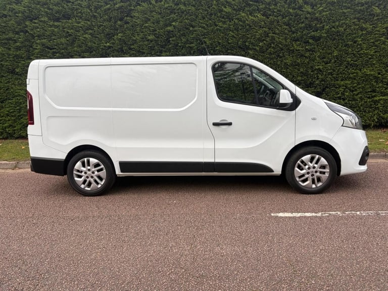 2017 "67" RENAULT TRAFIC 1.6 DCI(120 BHP) 27 SPORT NAV SWB (EURO 6) NO VAT