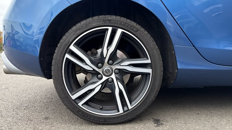 2019 Volvo V40 T3 [152] R DESIGN Edition 5dr Geartronic Petrol Hatchback Hatchback Petrol Automatic
