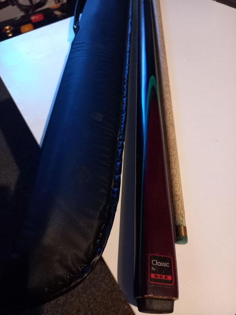 2 Peice snooker cue with case
