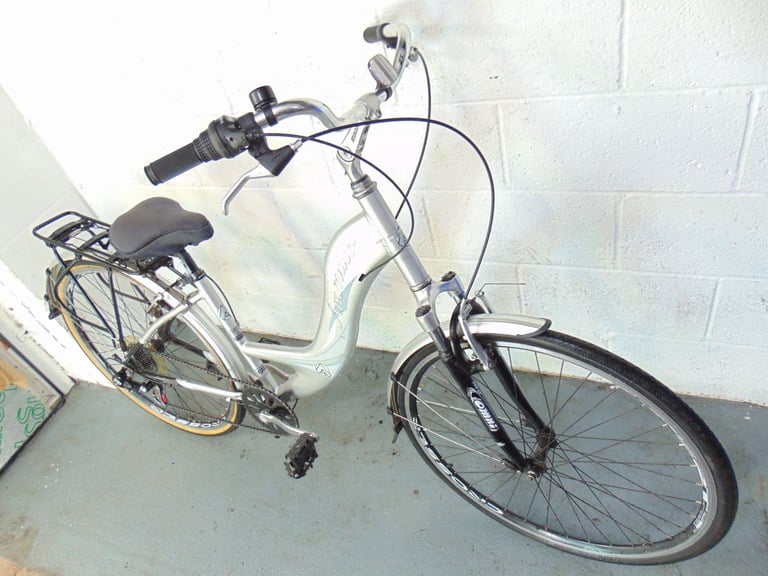 Aluminium Ammaco Canterbury (16 inch frame) Hardtail Hybrid/Commuter/City Bike (free local delivery)