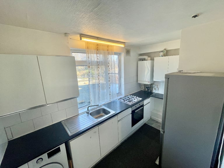 1 Bedroom No Garden No Parking Flat to Rent Blenheim Road, West