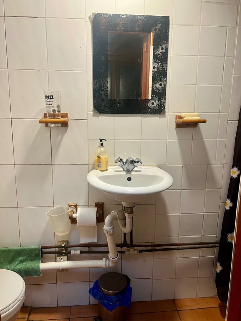 Big double room for rent near station 