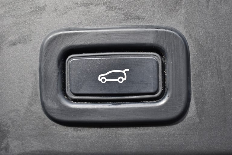 2020 Land Rover Range Rover Evoque HSE+Panoramic Roof Plus Much More!!! Estate Petrol Automatic