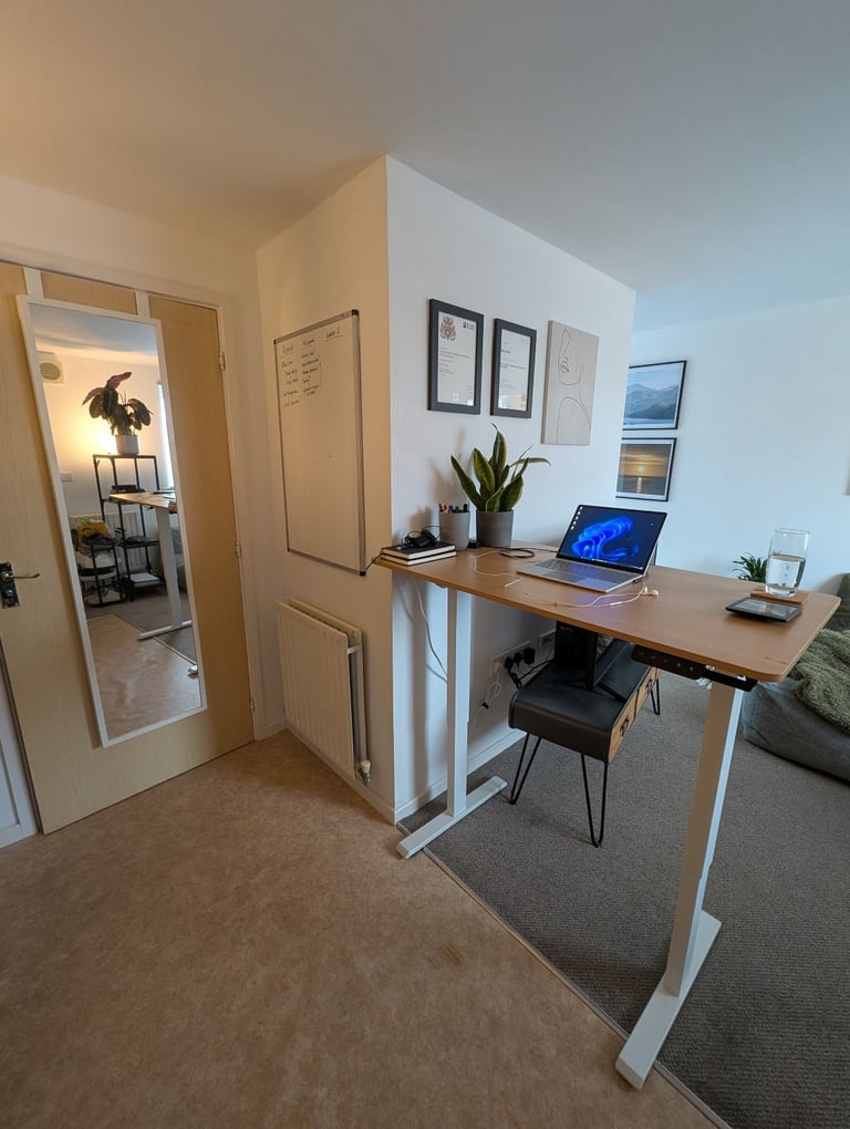 image for Sit/stand desk