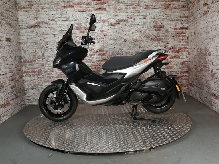 APRILIA SR - 2024 Petrol Automatic in Black