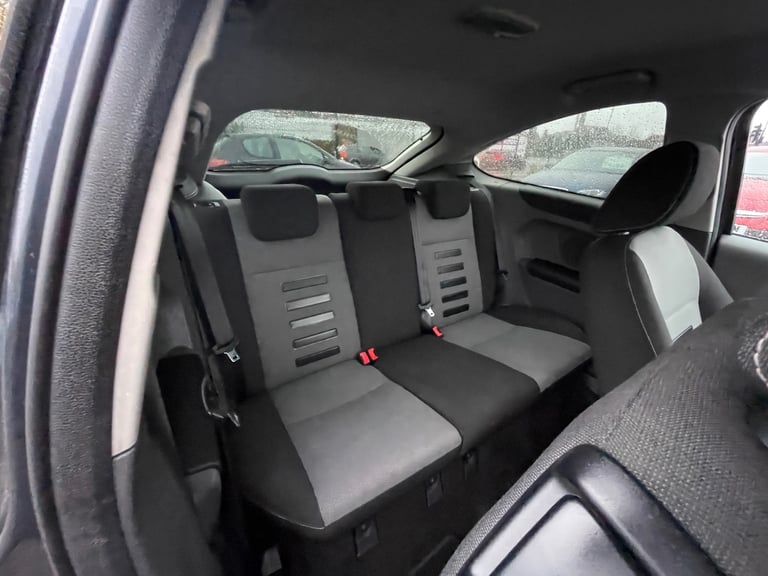 * 2011 FORD FOCUS ZETEC S 1.8L 3 DOOR + LONG MOT + ALLOYS + FOG LIGHTS * 