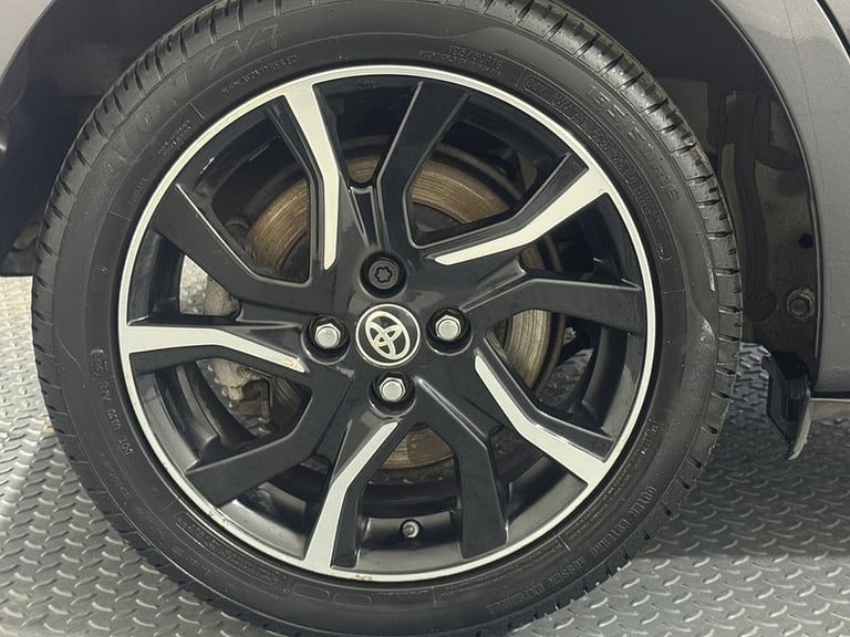 2016 Toyota Yaris Dual VVT-i Design Hatchback Petrol Manual