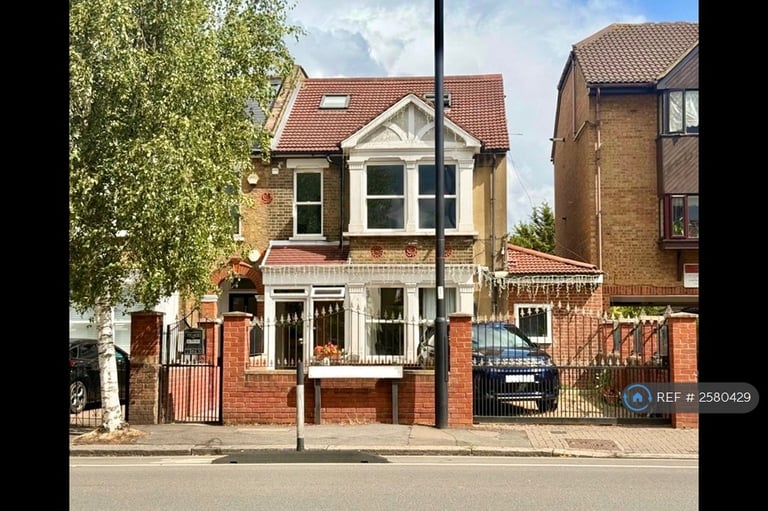 image for 2 bedroom flat in Hertford Road, Enfield, EN3 (2 bed) (#2580429)