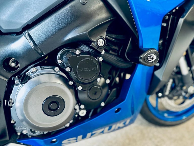 STUNNING LOW MILEAGE 2022/22 SUZUKI GSX-S 1000 GT MOTORCYCLE 