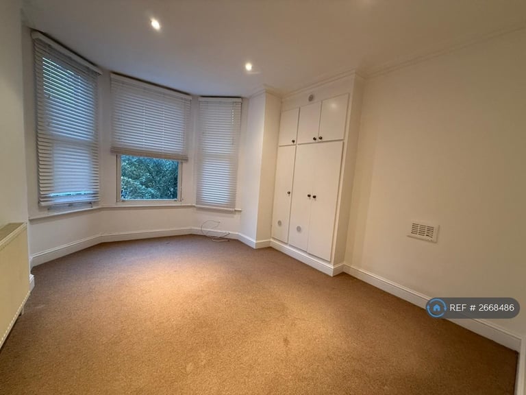 2 bedroom flat in Honey Yard, London, SE22 (2 bed) (#2668486)