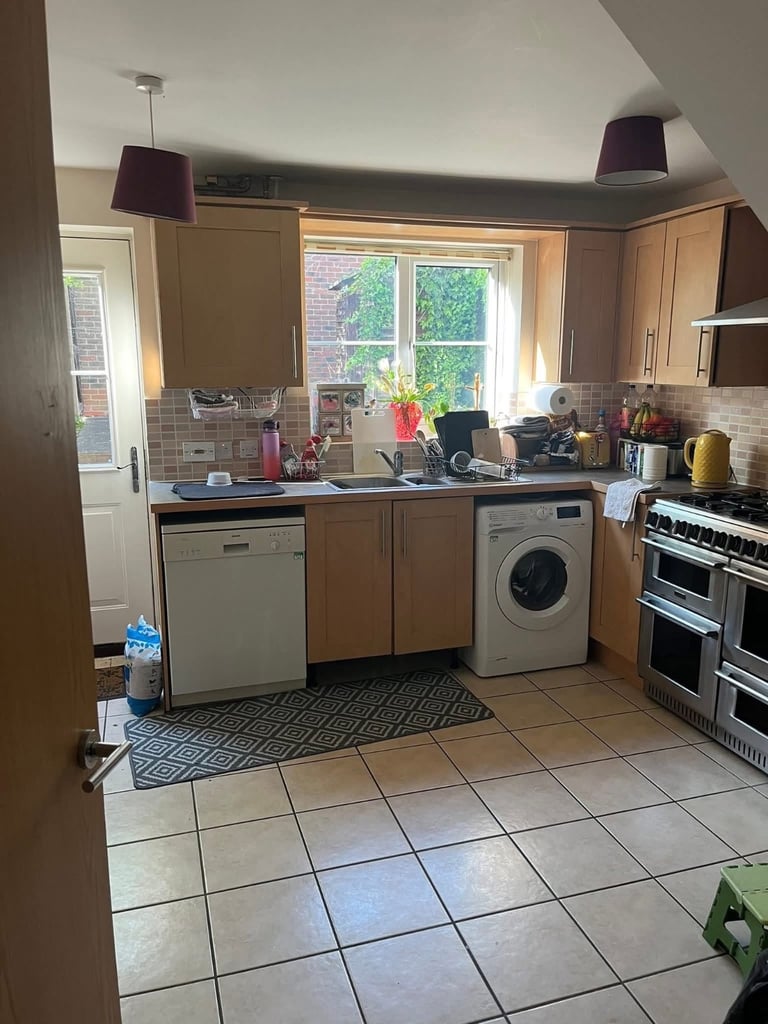 Room available to rent ~ Female only occupants