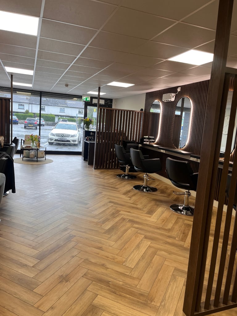 Hairdressing chairs to rent/ nail bar to rent/ beauty room to rent