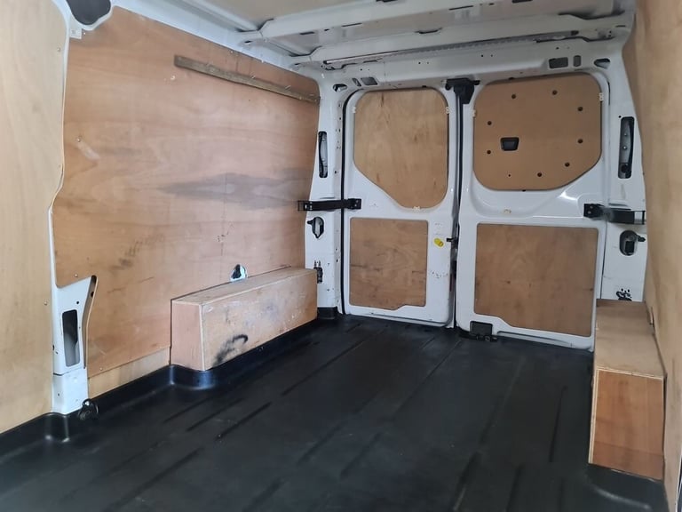 FORD TRANSIT CUSTOM 2.0 300 ECOBLUE LIMITED P/V L2 H1 130 BHP LWB DIESEL